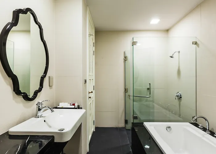 ホテル The Fah Silom 3*
