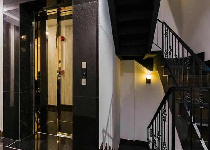 ホテル The Fah Silom 3*